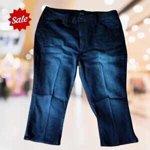 Classic 5-Pocket Capri Jeans with Hem Slit